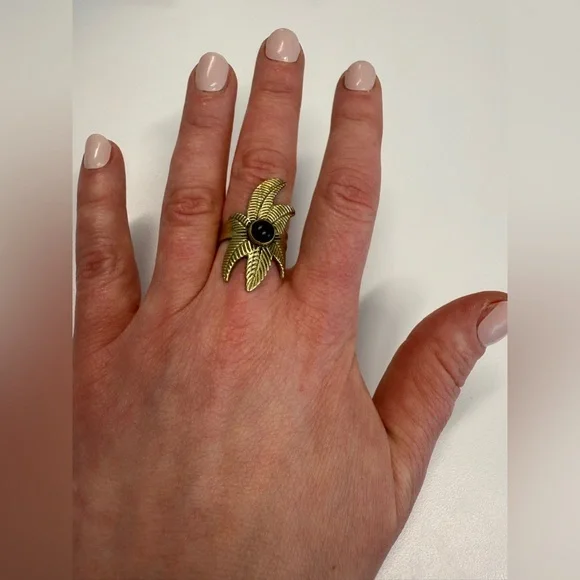 Gold Starfish Ring with Black Stone - Picture 8 of 10